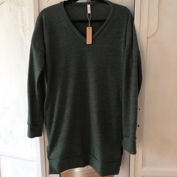 Jardin Sweaters - NWT Green tunic sweater Jardin Sweaters - NWT Green tunic sweater